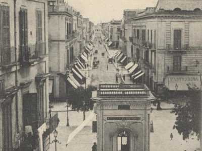 Su corso Vittorio Emanuele, in corrispondenza di largo Chiurlia, fino agli anni 50 avremmo trovato il Chiosco dell�Acqua di Serino, dove era possibile acquistare l�acqua per 2,5 centesimi al litro, prima dell�arrivo della rete idrica